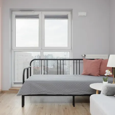 Cozy For 8 People With Air Conditioning And 2 Parking Spaces By Renters * Varşova