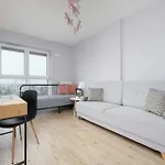 아파트 Cozy For 8 People With Air Conditioning And 2 Parking Spaces By Renters 바르샤바