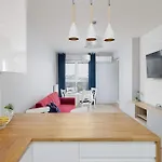 Cozy For 8 People With Air Conditioning And 2 Parking Spaces By Renters Apartament *