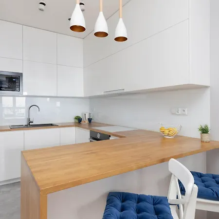 Cozy For 8 People With Air Conditioning And 2 Parking Spaces By Renters Varsavia