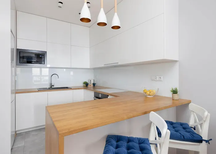 Cozy For 8 People With Air Conditioning And 2 Parking Spaces By Renters Warszawa