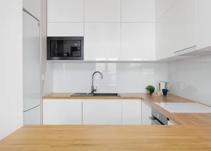 Cozy For 8 People With Air Conditioning And 2 Parking Spaces By Renters Warszawa